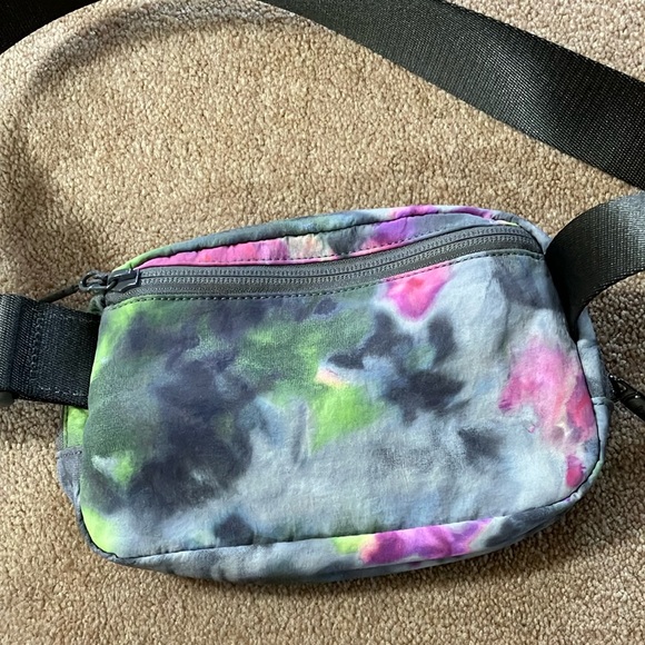 LULULEMON BELT BAG EXCELLENT CONDITION - Picture 2 of 7